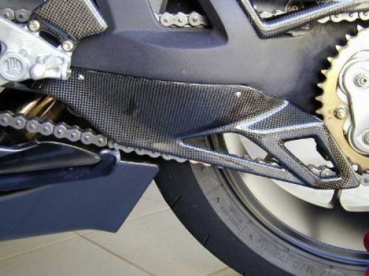 Carbon swingarm protection with chain fin